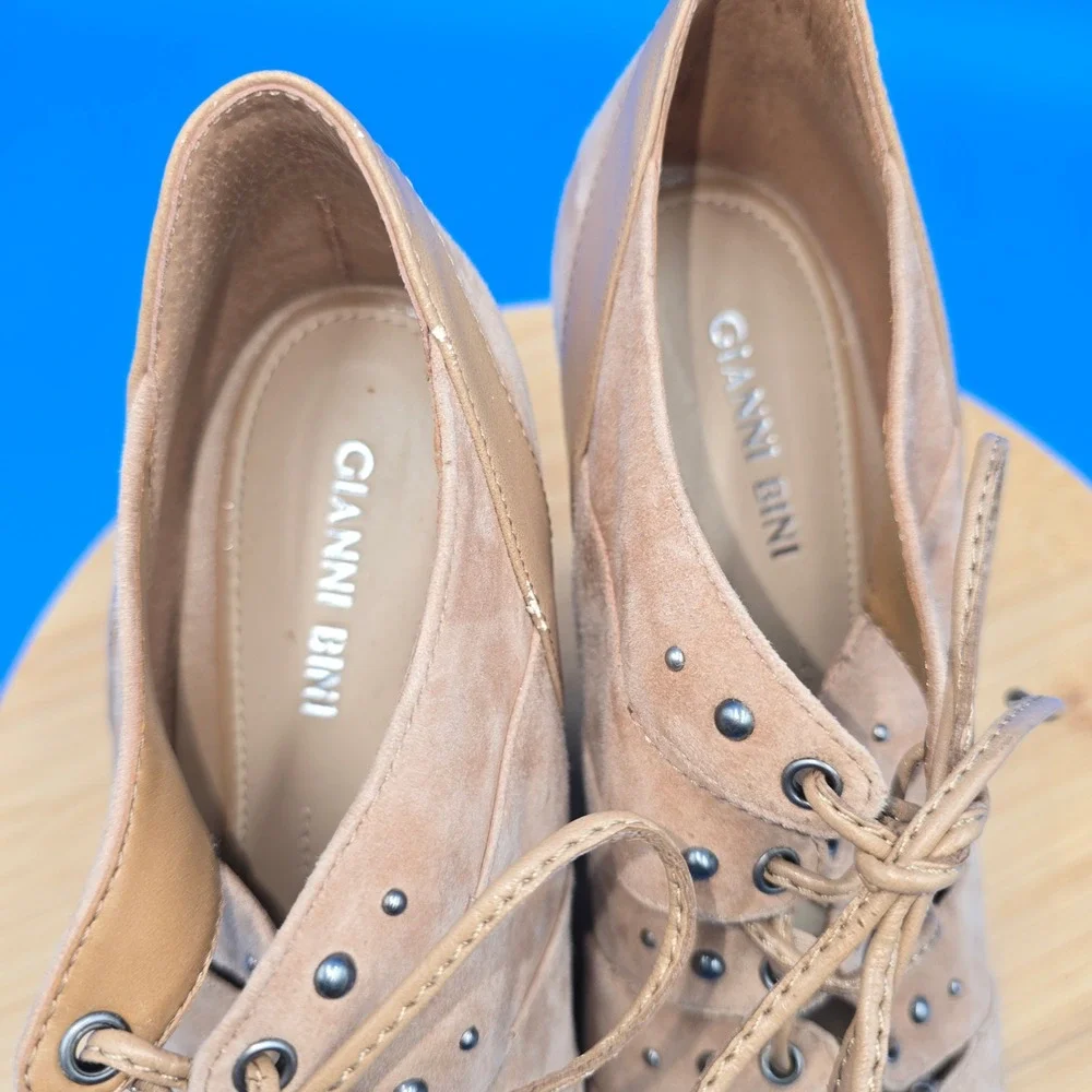 Gianni Bini Tan Suede Studded Lace Up Platform Wedge Sandals‎ Womens 7M Peep Toe